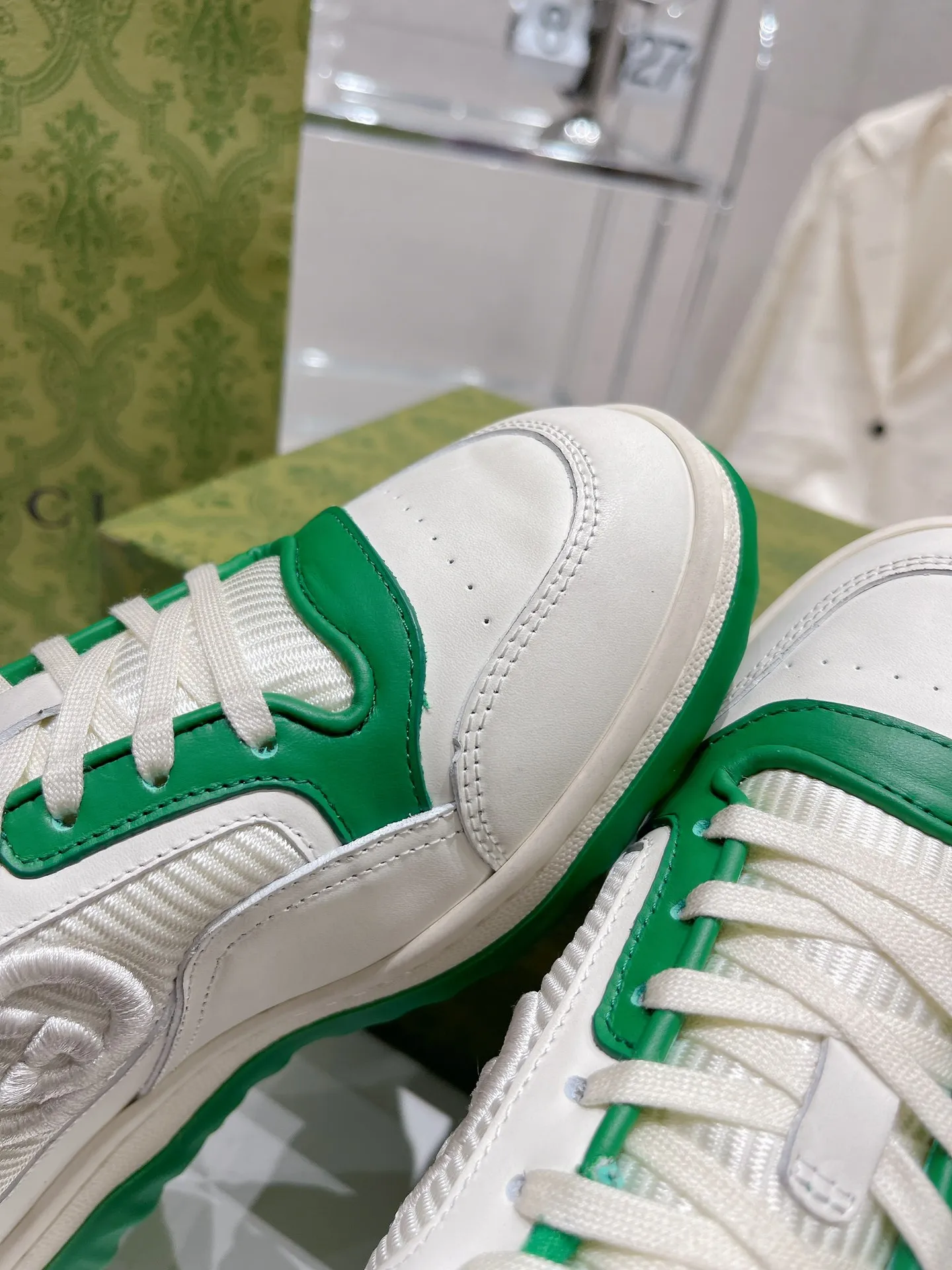 👟👟Ex-factory price 520👟👟 Gucci Gucci 2023 latest hot model MAC80 sneakers, couple style, casual, retro, old, dirty shoes, small dirty shoes, white shoes, original purchase, development, production, Gucci MAC80 new hot model series. The exquisite and compact interlocking double G logo romantically interprets the aesthetic concept of this series. Made of off-white leather, retro inspiration is cleverly integrated into the design of sports shoes, reinterpreting the brand logo. Fabric: Original custom imported first-layer cowhide. Lining: Original custom imported breathable mesh. Outsole: Original molded two-color TPU outsole. Sole thickness: 3CM. Size: Women's 35-40 / Men's 39-45.